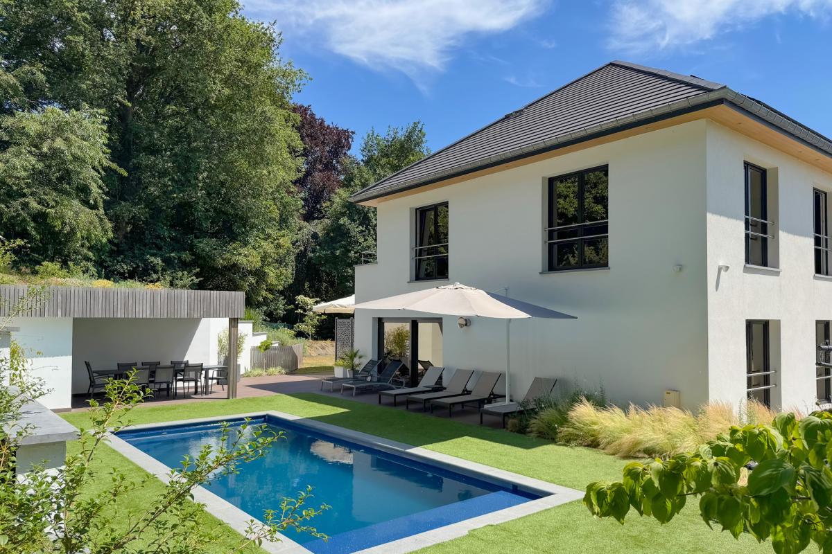 Magnifique villa passive sur terrain de 27 ares avec piscine