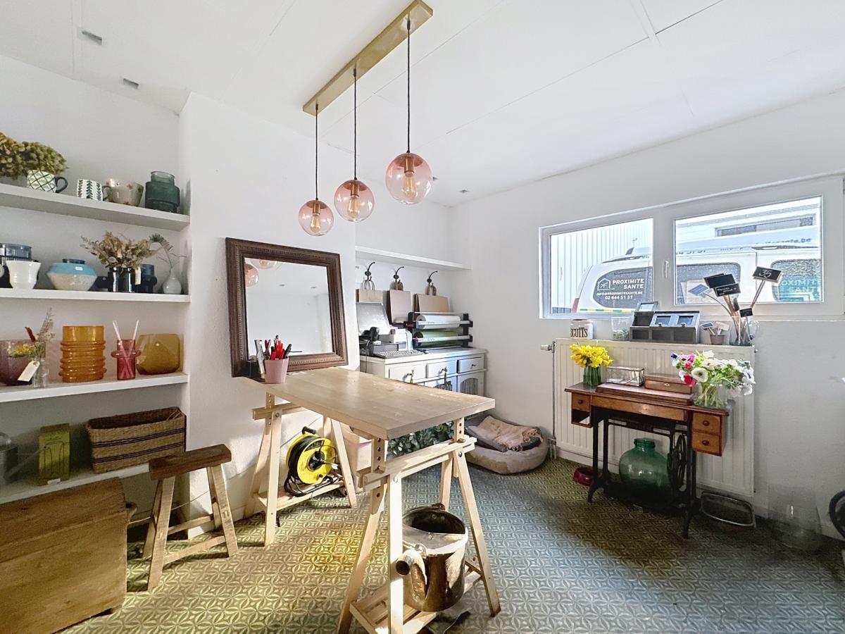BOONDAEL : Superbe duplex rez-de-chaussée commercial