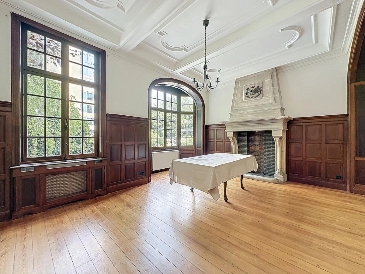Cinquantenaire/Renaissance: Superbe appartement de caractère