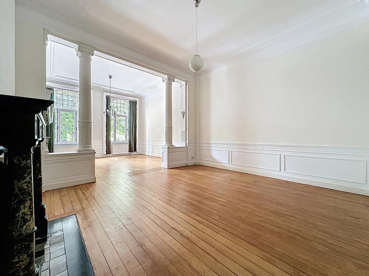 Cinquantenaire/Renaissance: Superbe appartement de caractère