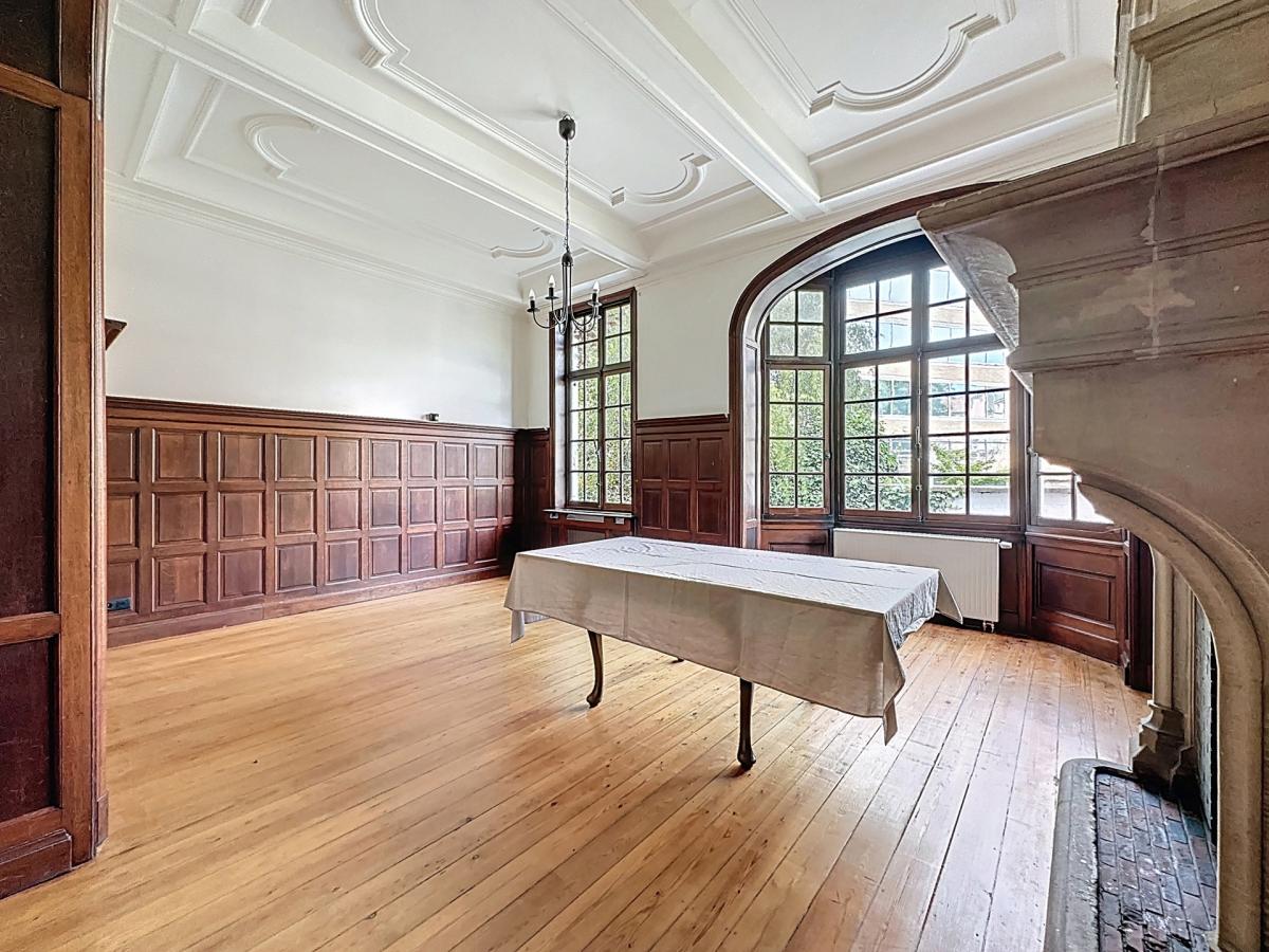 Cinquantenaire/Renaissance: Superbe appartement de caractère