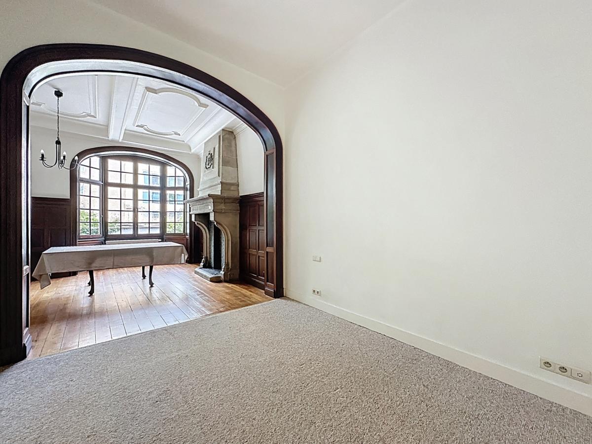 Cinquantenaire/Renaissance: Superbe appartement de caractère