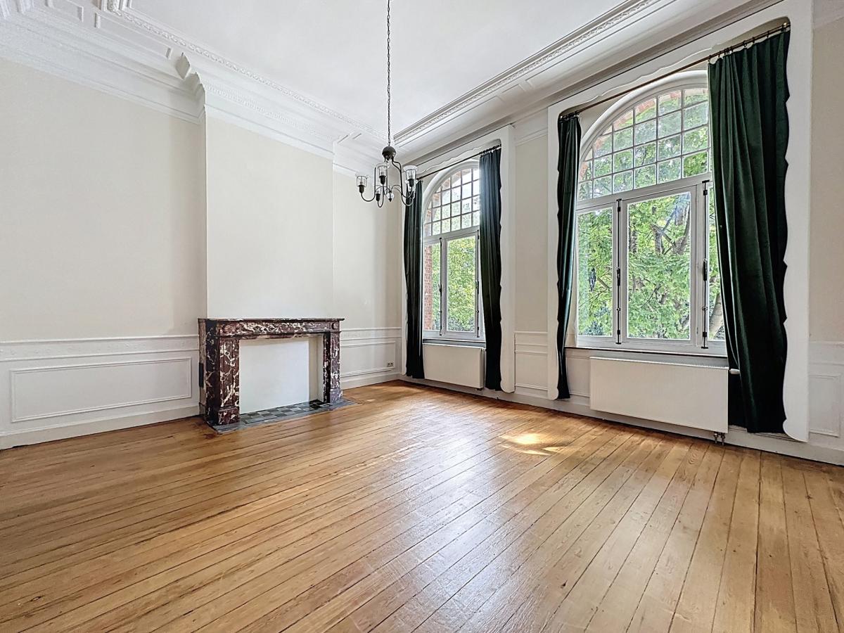 Cinquantenaire/Renaissance: Superbe appartement de caractère