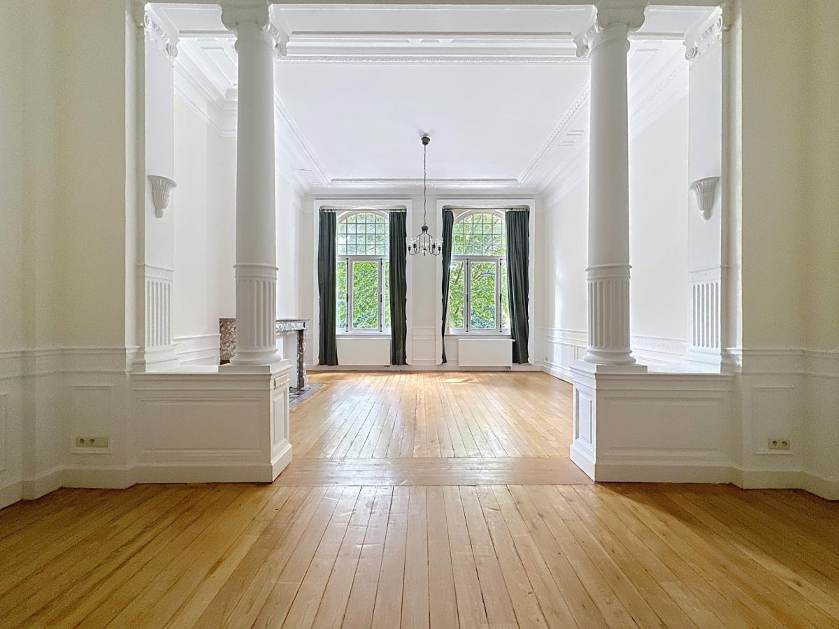 Cinquantenaire/Renaissance: Superbe appartement de caractère