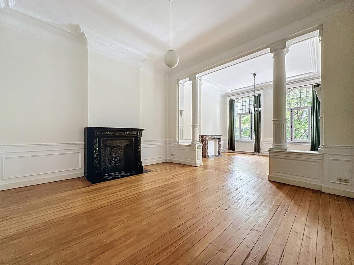 Cinquantenaire/Renaissance: Superbe appartement de caractère