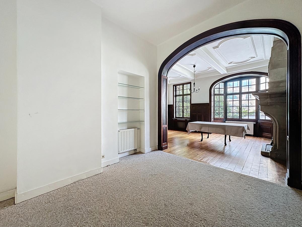 Cinquantenaire/Renaissance: Superbe appartement de caractère