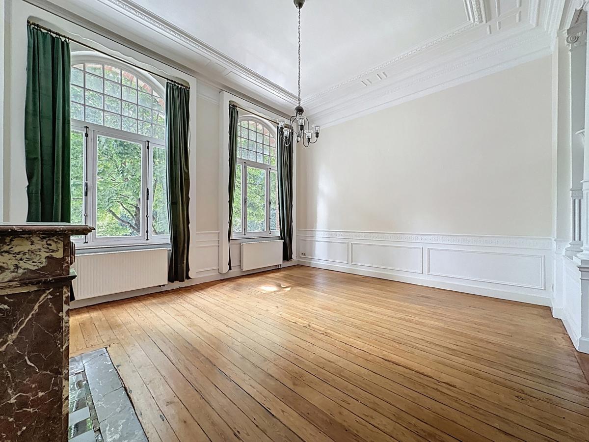 Cinquantenaire/Renaissance: Superbe appartement de caractère