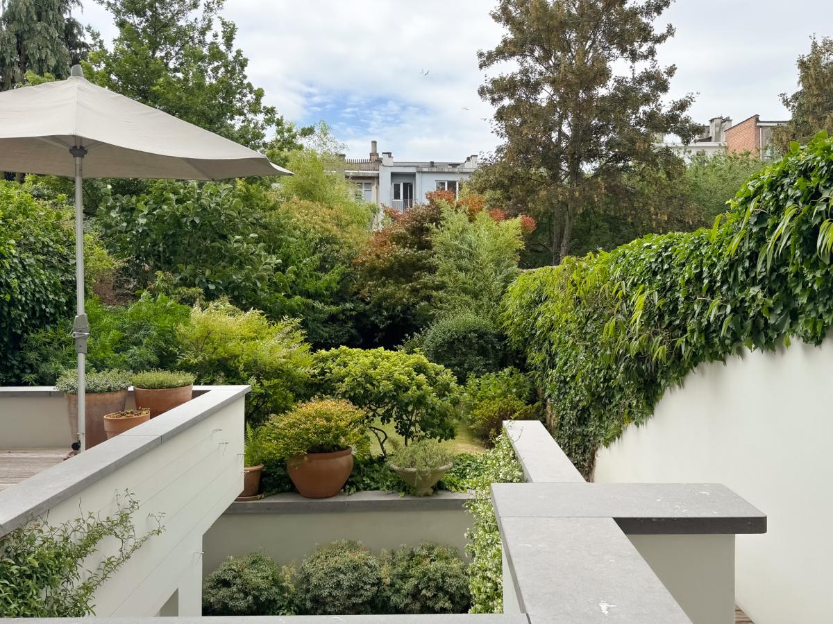 Molière/Pl. C. Meunier : Beau rez de jardin 1 ch. Poss. 2 ch