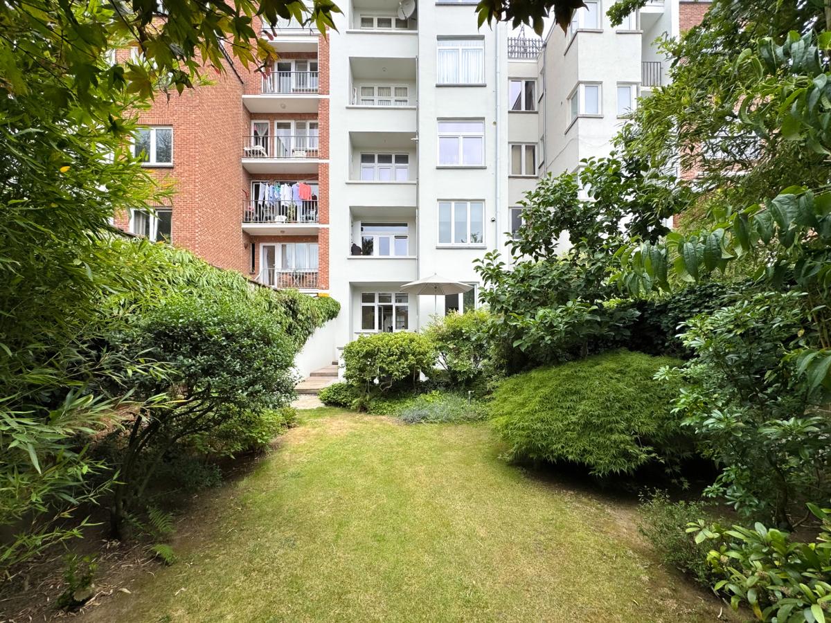 Molière/Pl. C. Meunier : Beau rez de jardin 1 ch. Poss. 2 ch