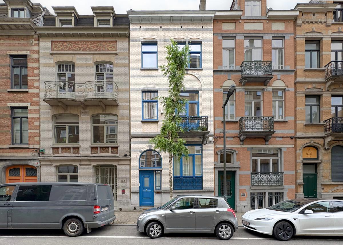 Pl. Brugmann: maison 3 chambres - 2 bureaux avec jardin Sud