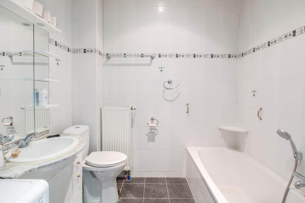 Trône/Quartier EU: Superbe appartement 2 ch, 2 sdb, terrasse