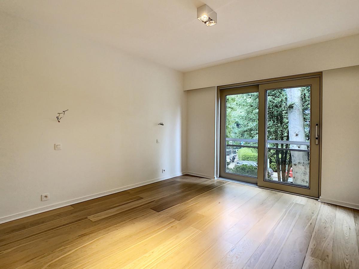 Vert-Chasseur : Bel appartement en parfait état + terrasse