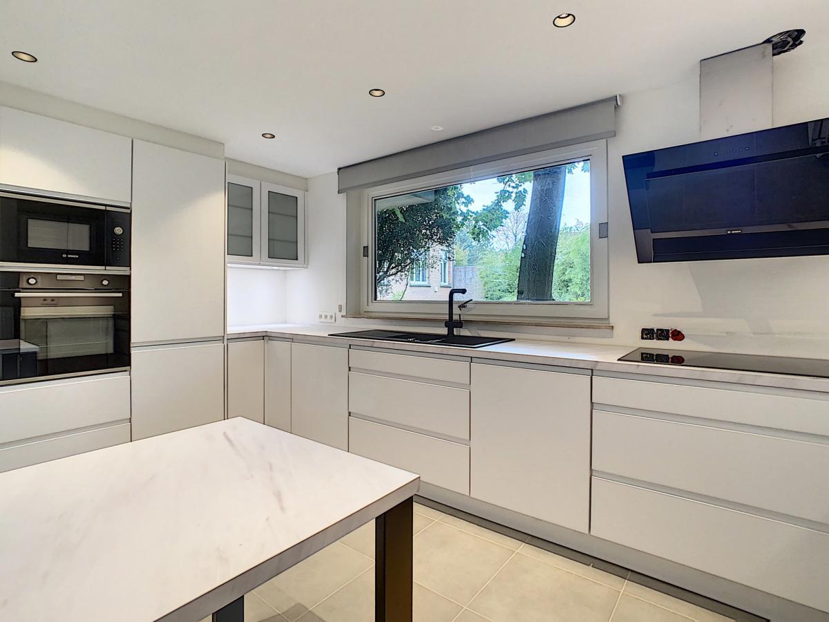 Vert-Chasseur : Bel appartement en parfait état + terrasse