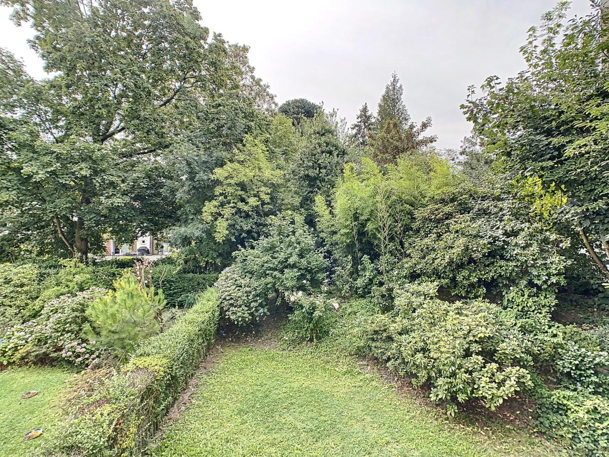 Vert-Chasseur : Bel appartement en parfait état + terrasse