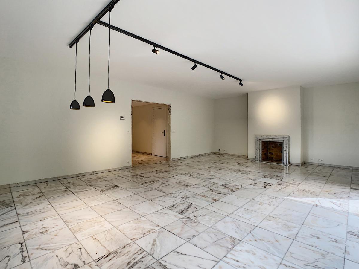 Vert-Chasseur : Bel appartement en parfait état + terrasse