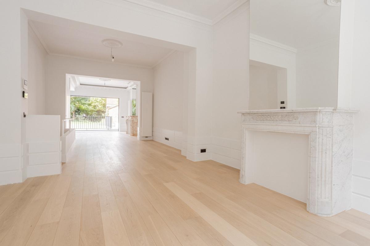 Stéphanie : Superbe rez 2 chambres + jardin remis à neuf 
