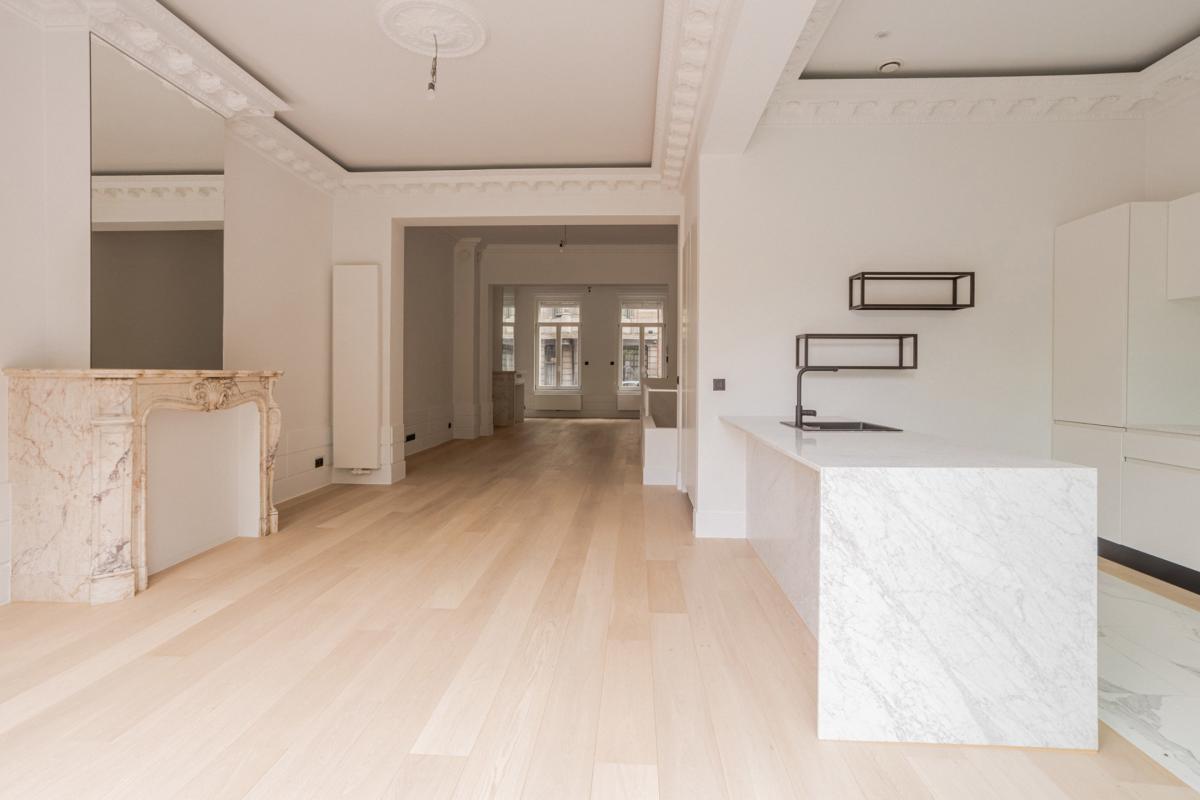 Stéphanie : Superbe rez 2 chambres + jardin remis à neuf 