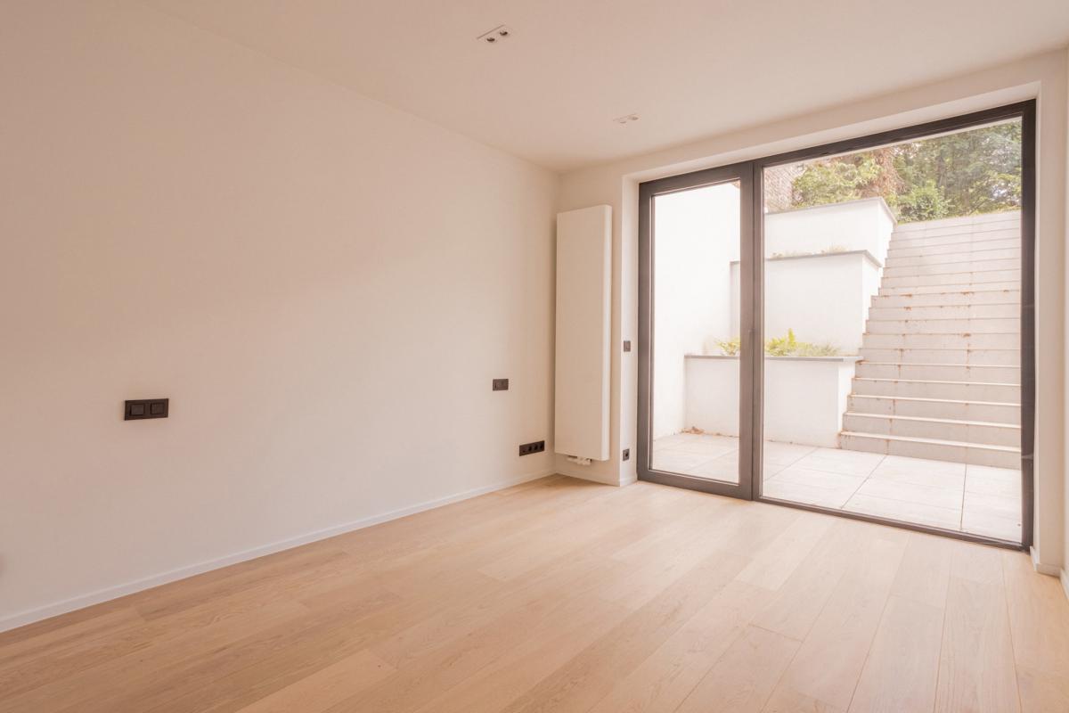 Stéphanie : Superbe rez 2 chambres + jardin remis à neuf 