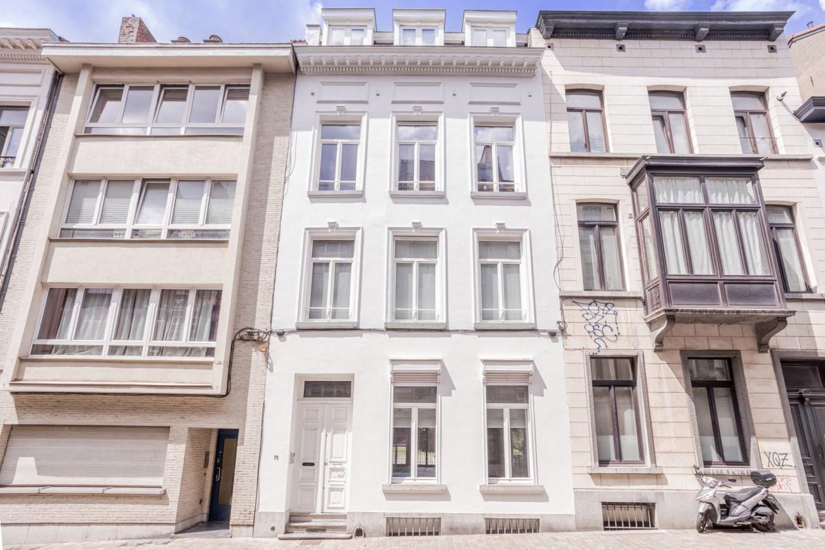 Stéphanie : Superbe rez 2 chambres + jardin remis à neuf 