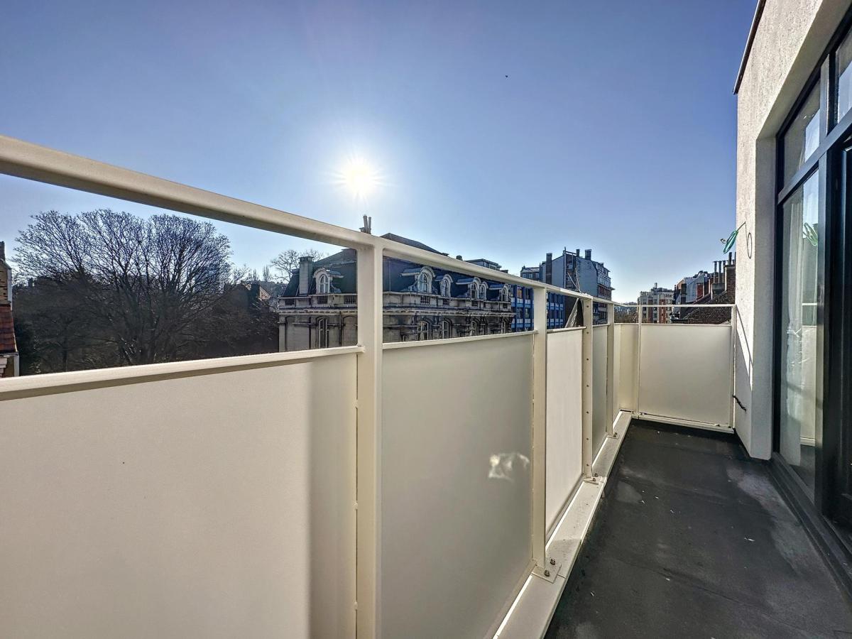 Châtelain / Washington : Bel appartement meublé + terrasse