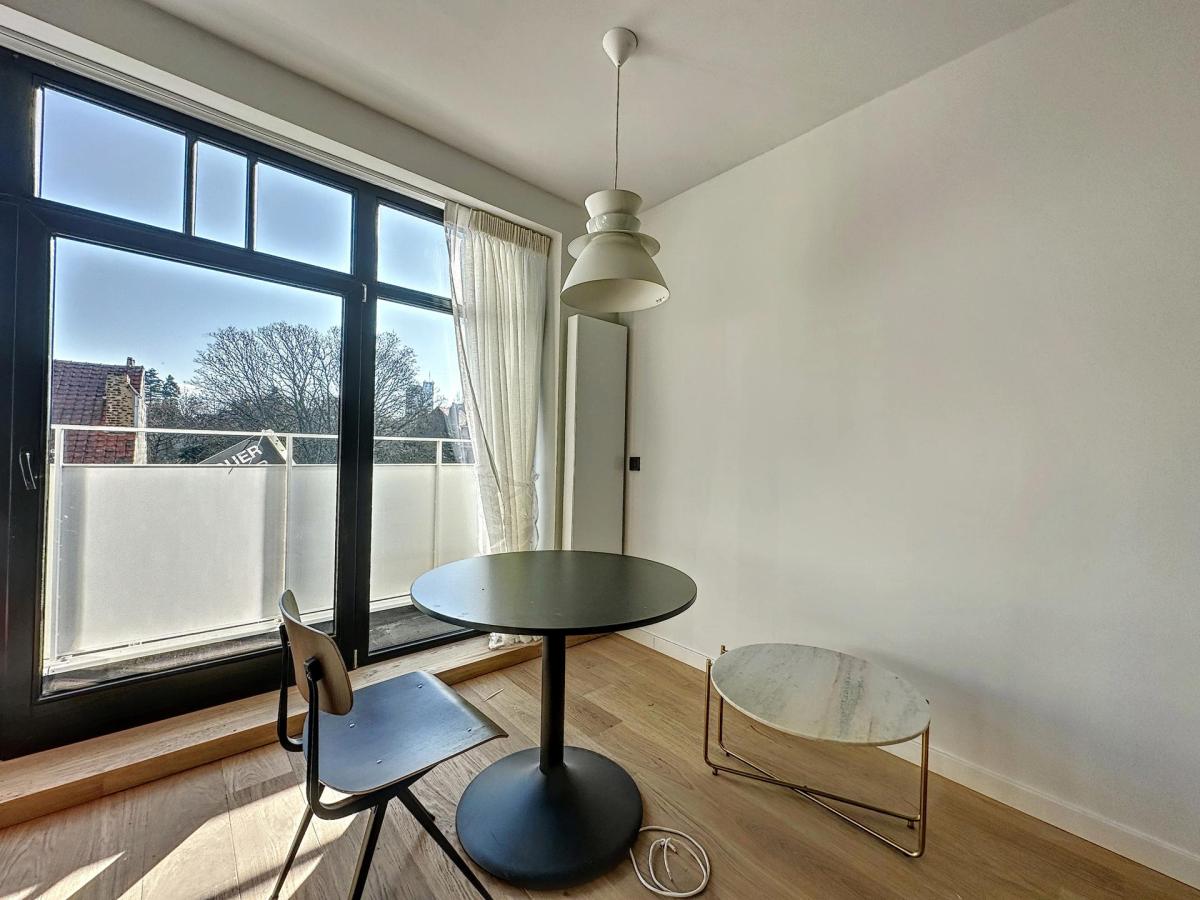 Châtelain / Washington : Bel appartement meublé + terrasse