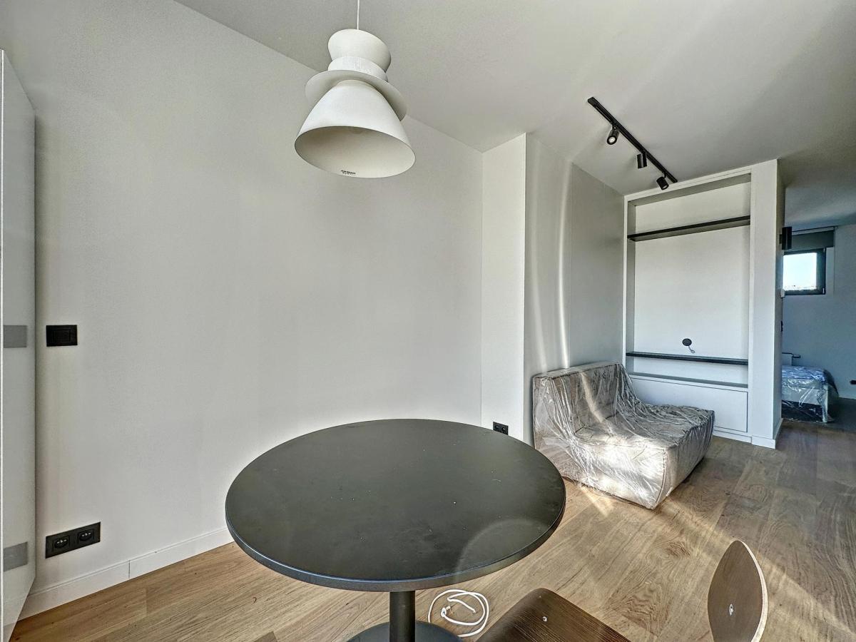 Châtelain / Washington : Bel appartement meublé + terrasse