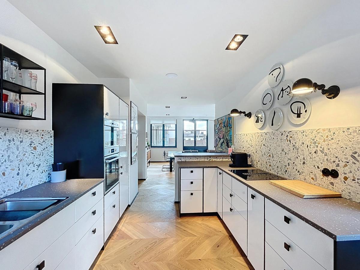 Pl. Monnaie : Superbe appartement 1chambre meublé