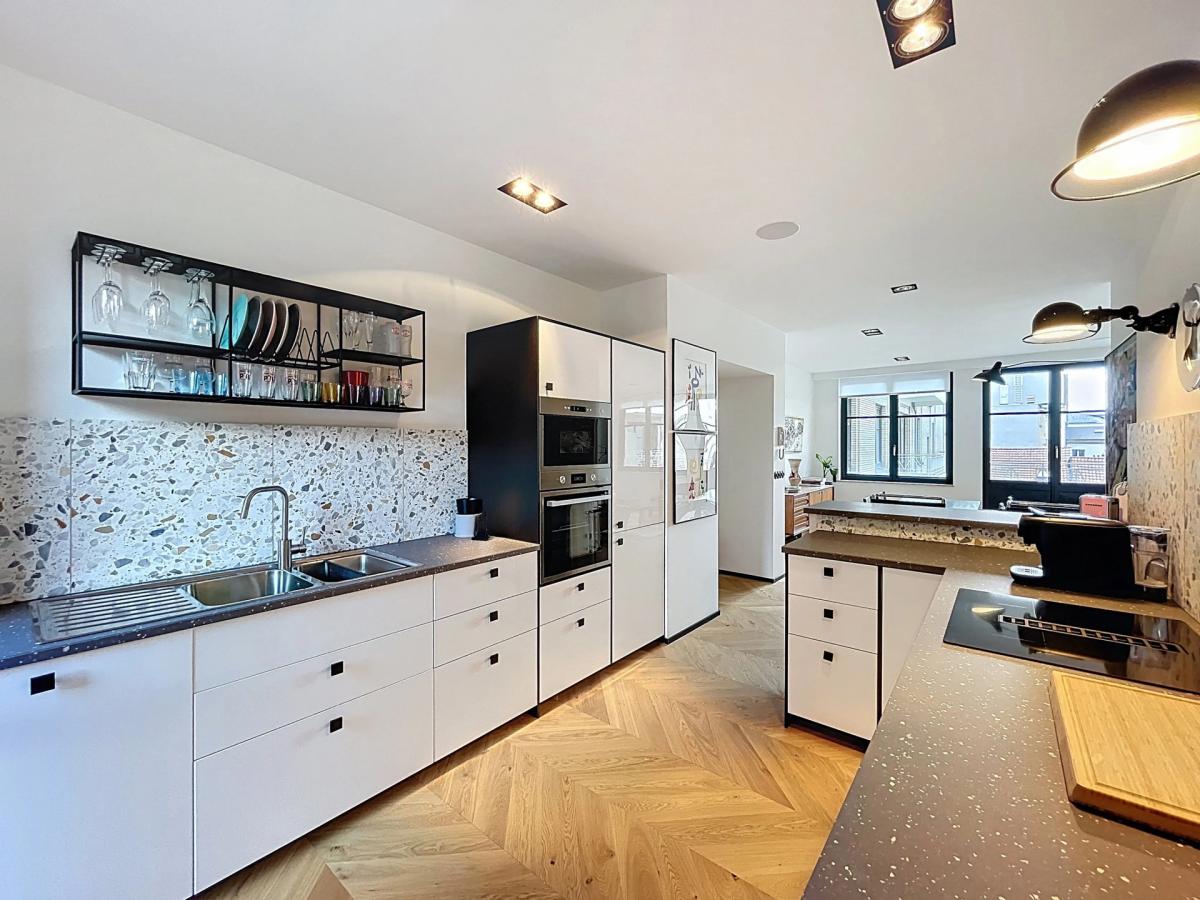Pl. Monnaie : Superbe appartement 1chambre meublé