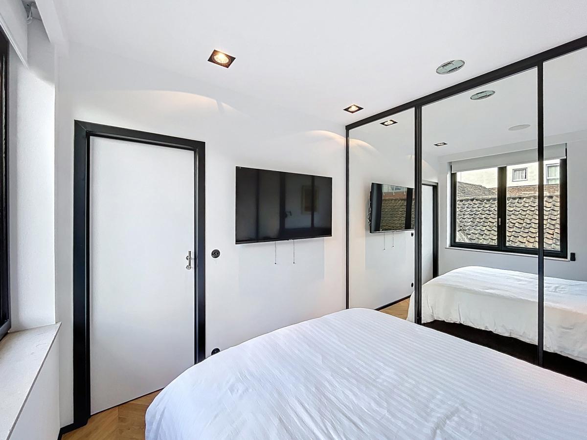 Pl. Monnaie : Superbe appartement 1chambre meublé