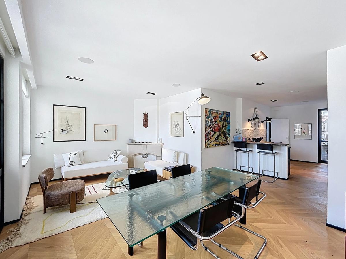 Pl. Monnaie : Superbe appartement 1chambre meublé
