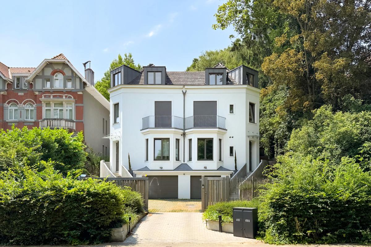 Splendide villa neuve de ± 690 m² bruts avec jardin & piscine