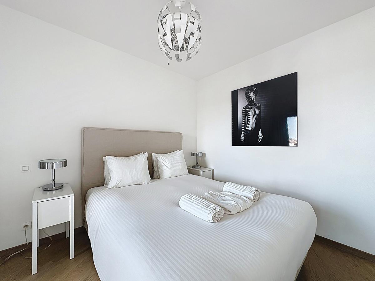 Louise/Quadrian : Superbe appartement meublé + terrasse