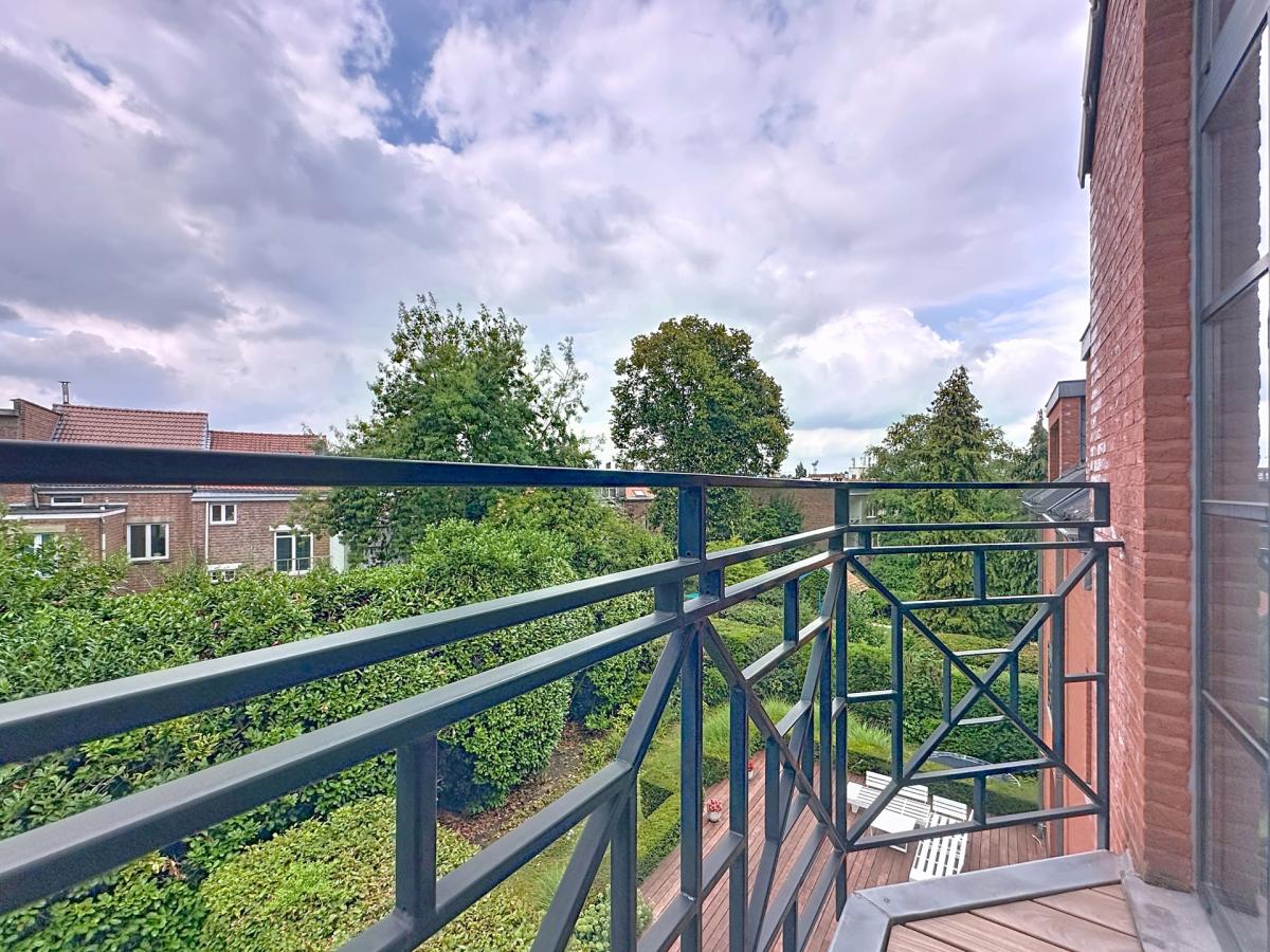 Lycée Français : Superbe duplex penthouse + terrasse + pkg