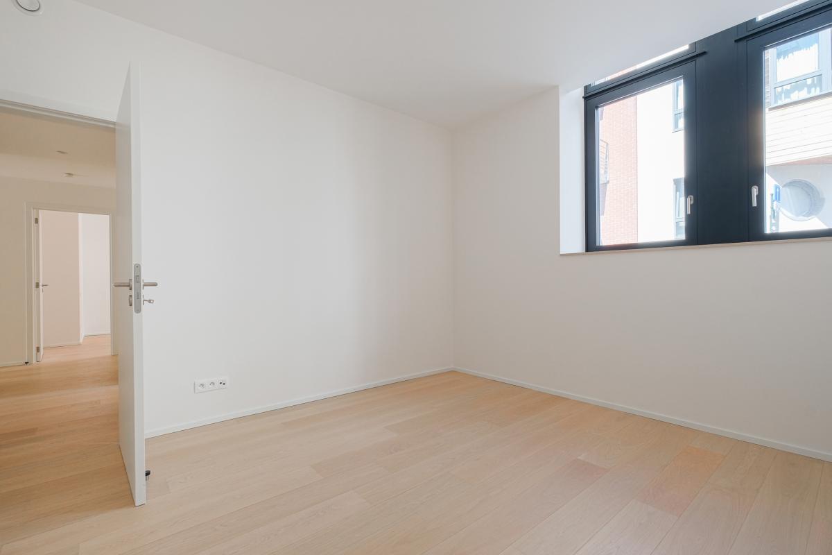 Rez-de chaussée ±145 m², 3ch. + terrasse