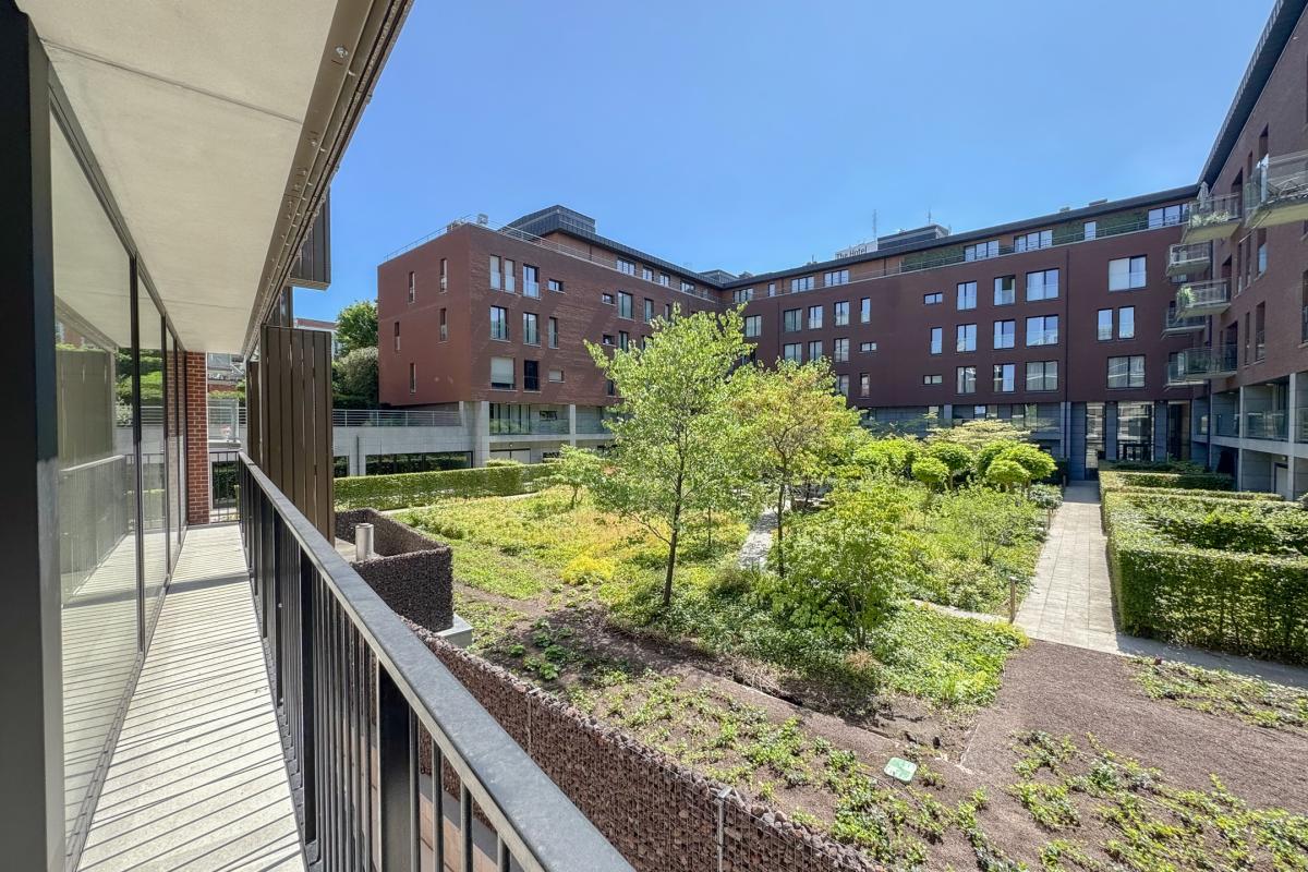 Rez-de chaussée ±145 m², 3ch. + terrasse