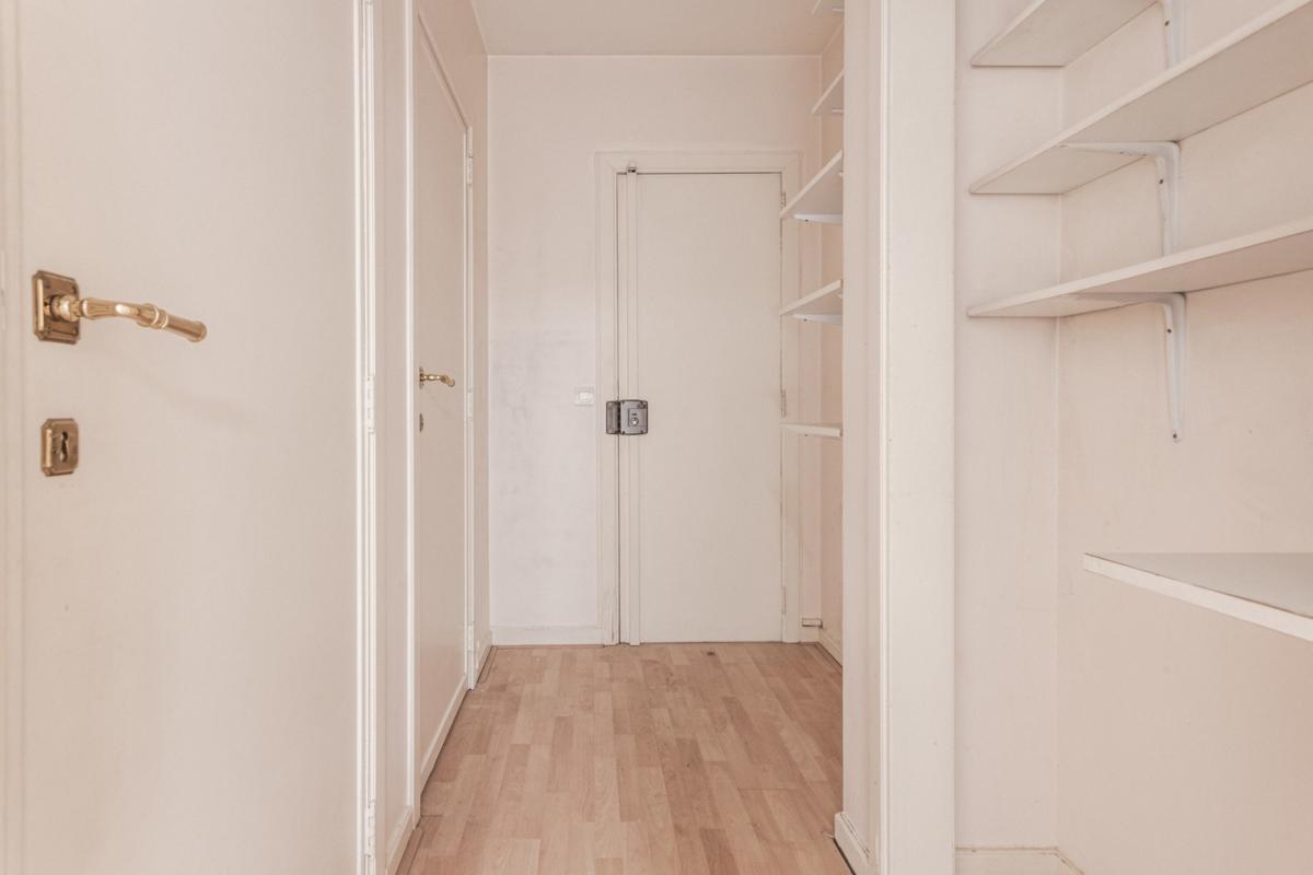OFFRE ACCEPTEE ! Collège Saint-Michel/Montgomery - appartement 1ch à rénover.