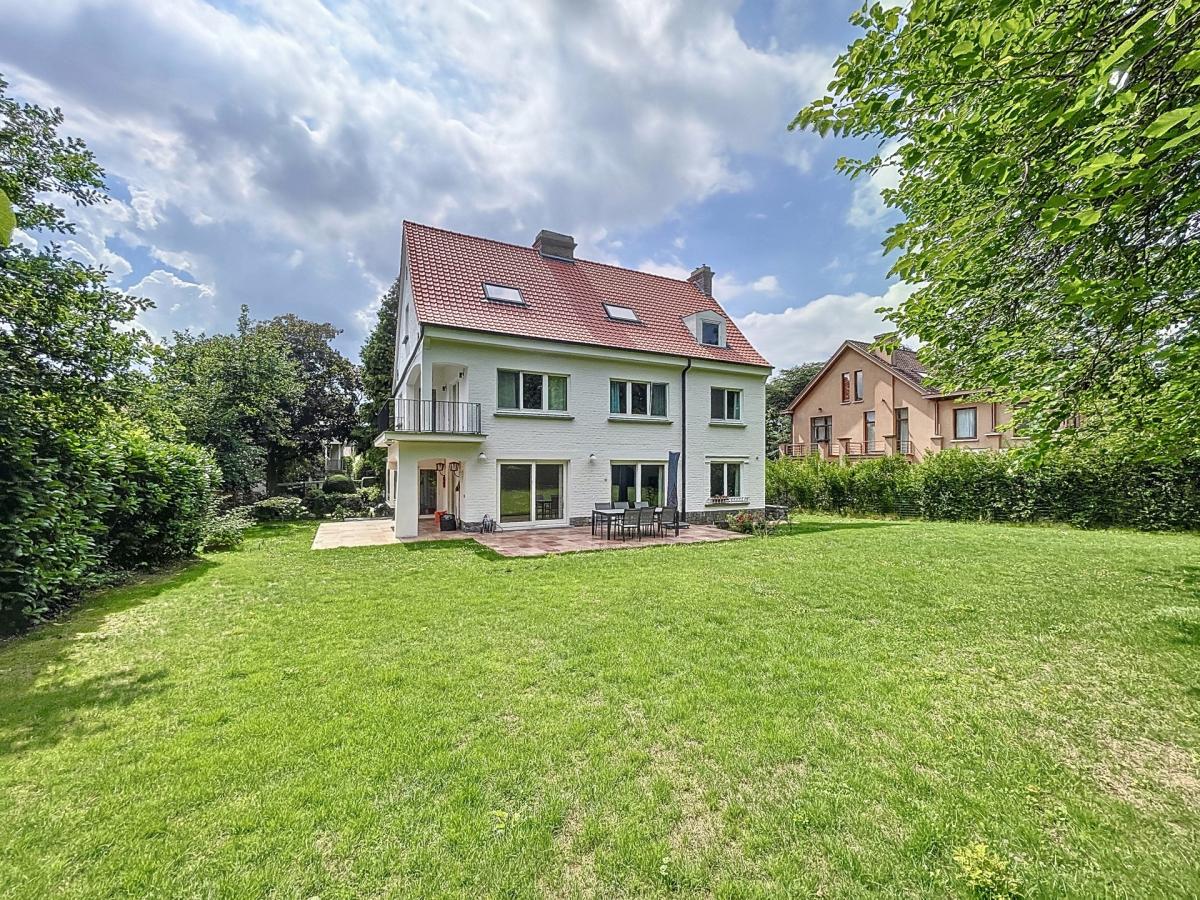 Uccle/Linkebeek : Belle villa rénovée de 4 ch.+ bureau 