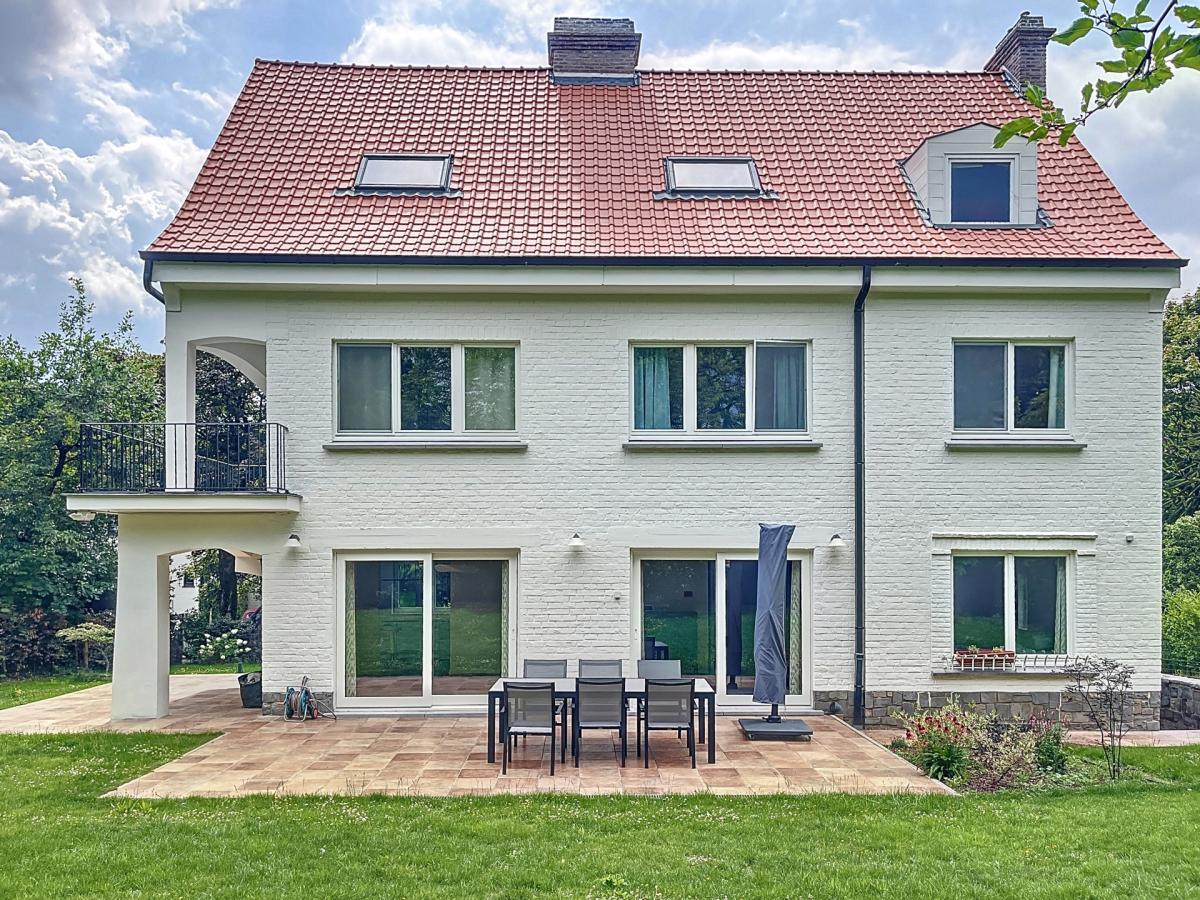 Uccle/Linkebeek : Belle villa rénovée de 4 ch.+ bureau 