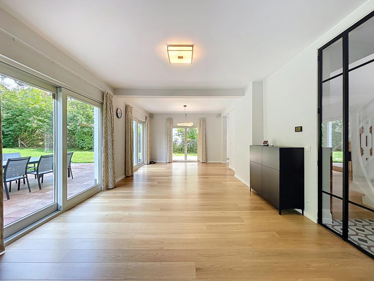 Uccle/Linkebeek : Belle villa rénovée de 4 ch.+ bureau 