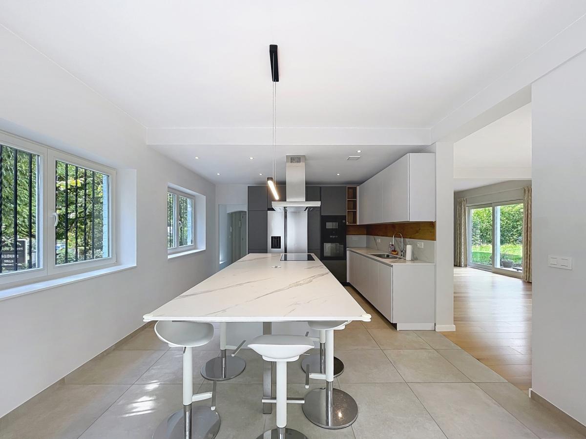 Uccle/Linkebeek : Belle villa rénovée de 4 ch.+ bureau 