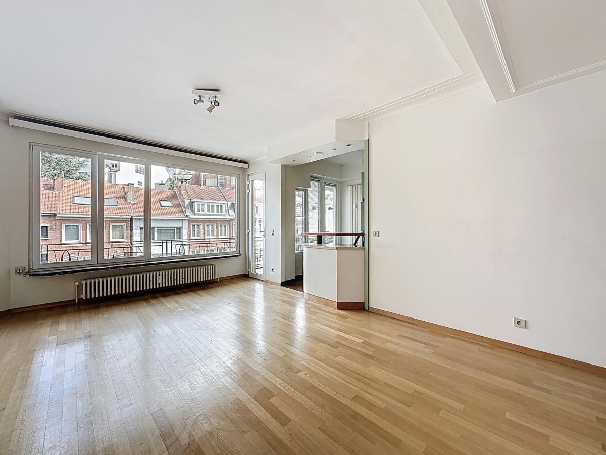 Arezzo / Lejeune : Bel appartement + terrasse + balcon