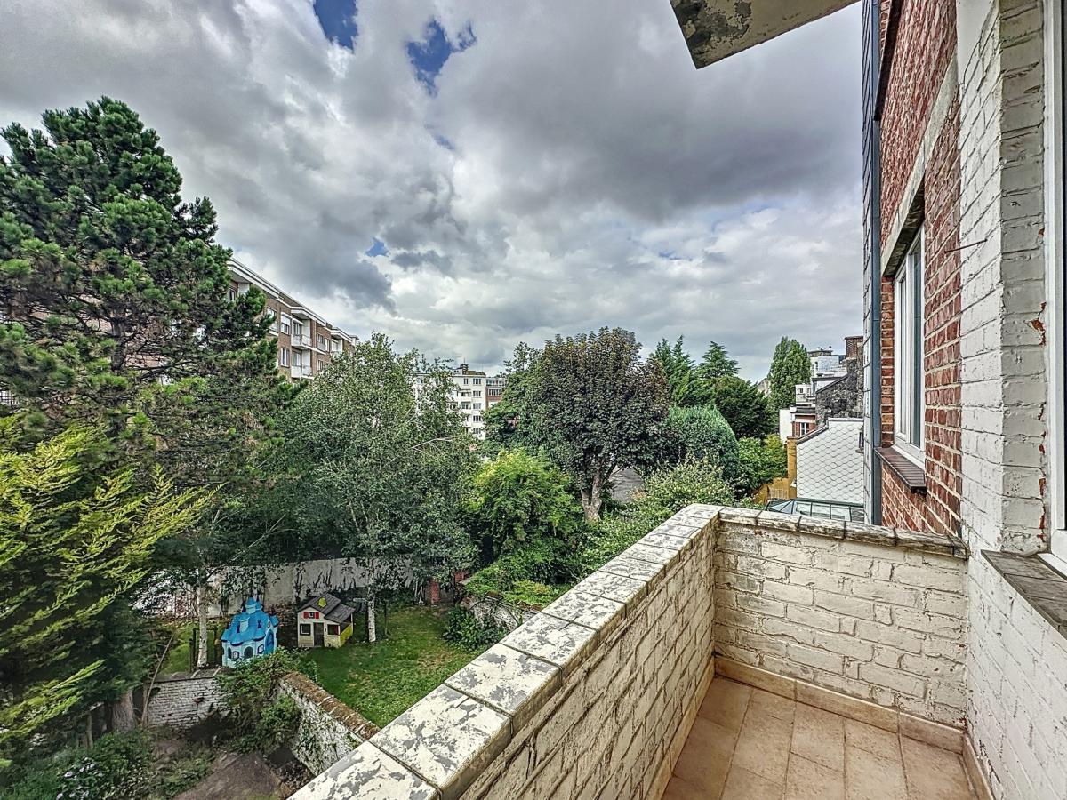 Arezzo / Lejeune : Bel appartement + terrasse + balcon
