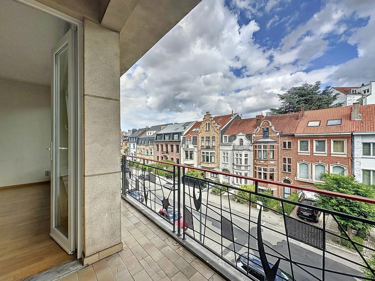 Arezzo / Lejeune : Bel appartement + terrasse + balcon