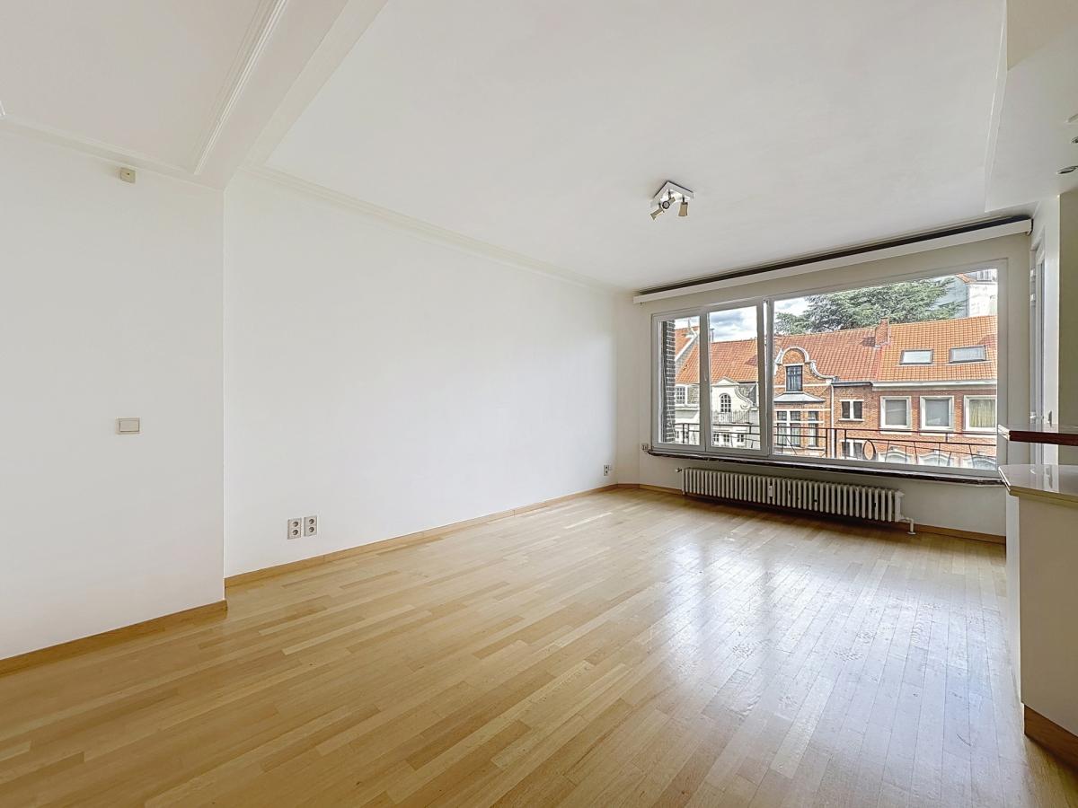 Arezzo / Lejeune : Bel appartement + terrasse + balcon