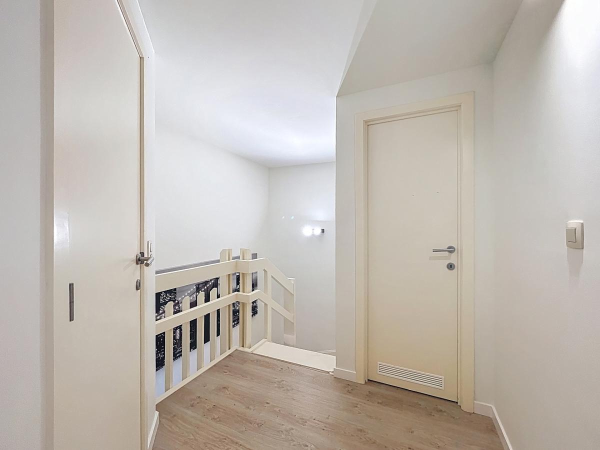 Quartier Européen : Superbe duplex meublé 2 chambres