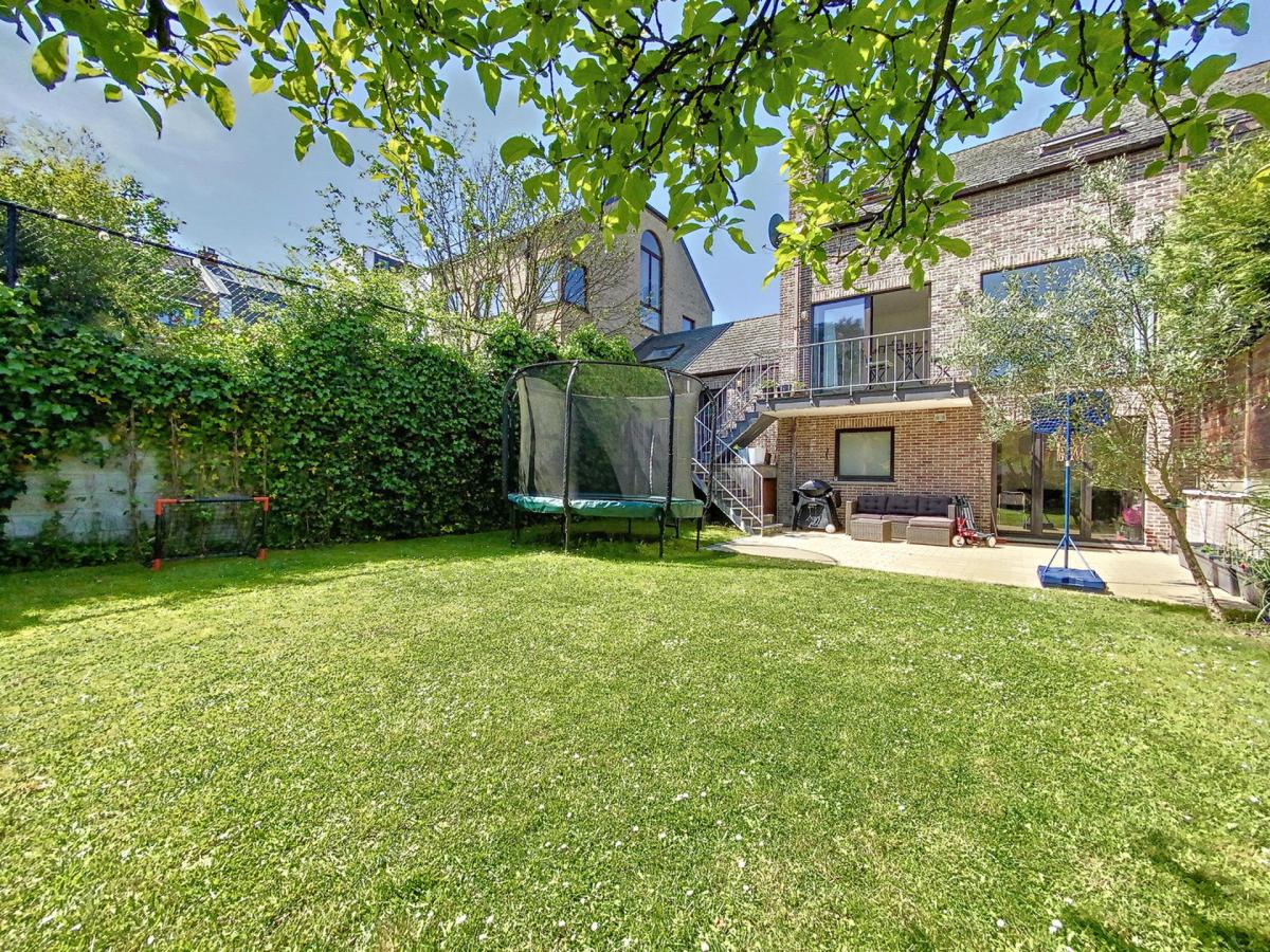 Saint-Job : Magnifique maison 5 chambres + jardin
