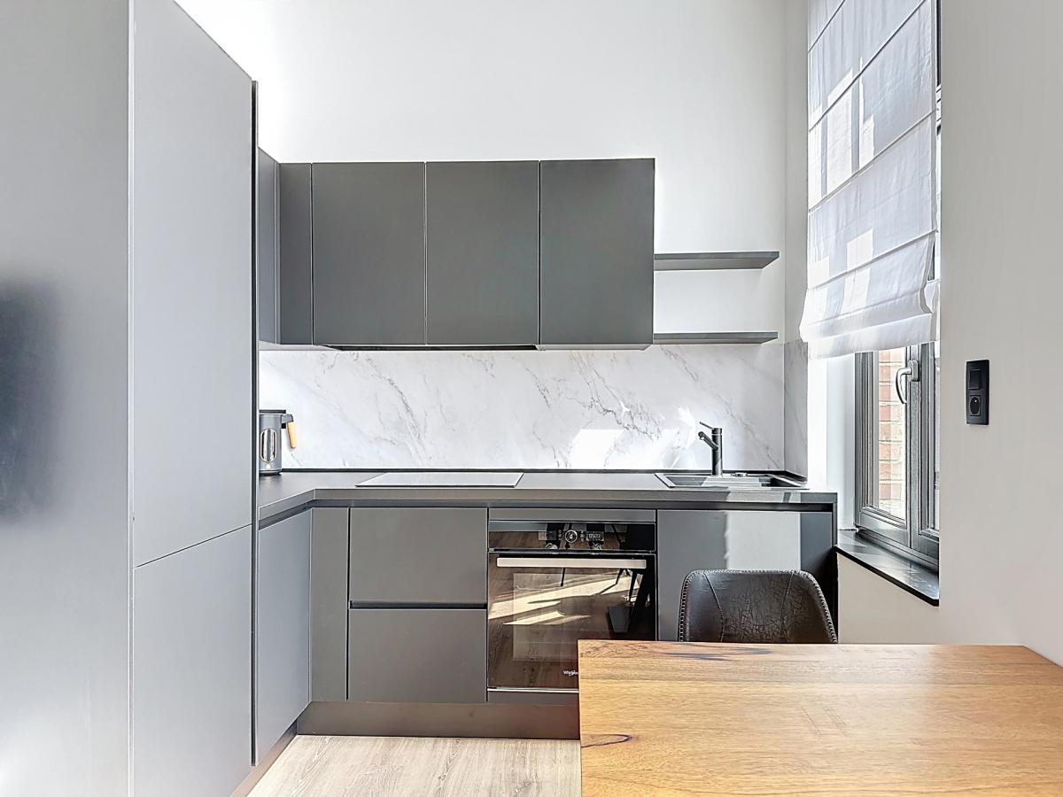 Square Ambiorix : Bel appartement meublé + grande terrasse