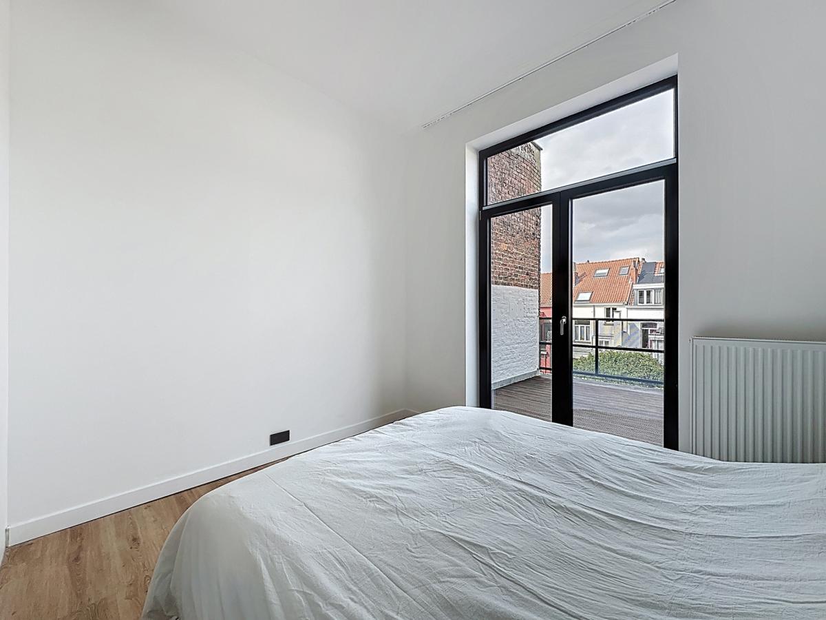 Square Ambiorix : Bel appartement meublé + grande terrasse