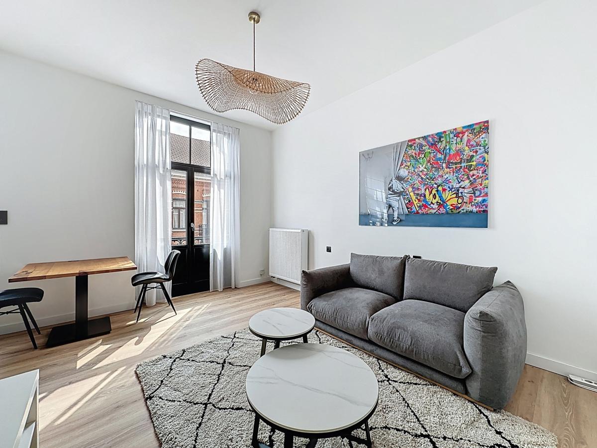 Square Ambiorix : Bel appartement meublé + grande terrasse