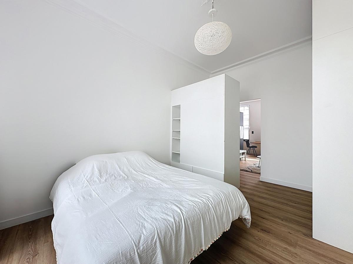 Square Ambiorix : Bel appartement meublé + grande terrasse